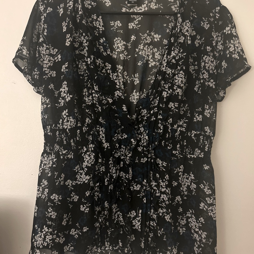 Dark,white flowerie black blouse